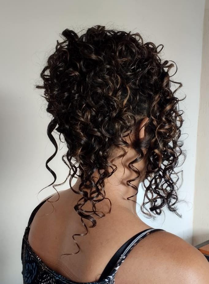 Brincos Ideais para Madrinhas com Cabelo Curto: Dicas de Estilo