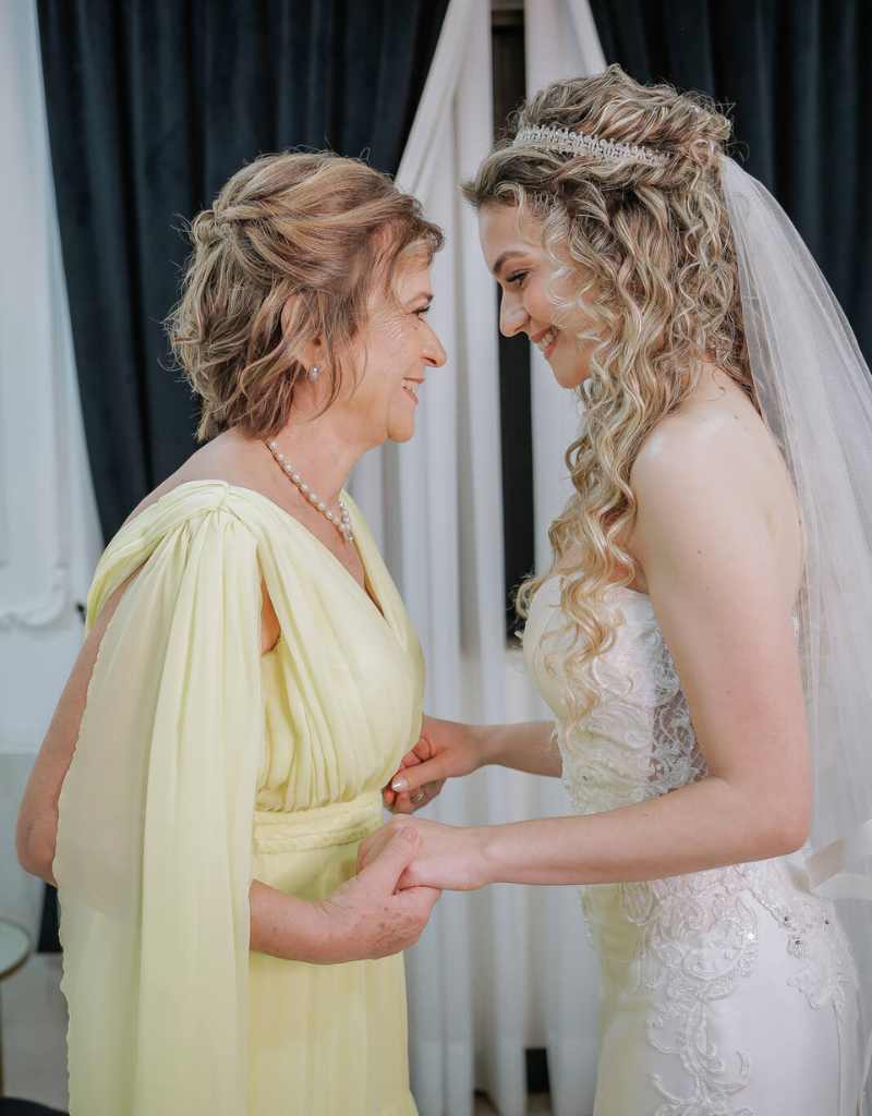 Tendências de penteados para casamentos 2024