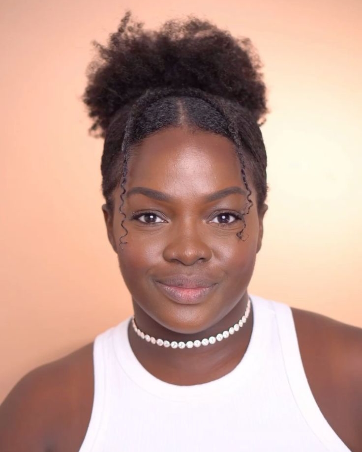 Baby Hair e Lateral Penteada: Toques de Sofisticação para Cabelo Afro Curto