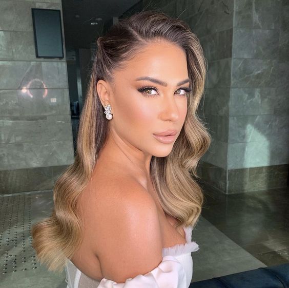 Acessórios que Transformam: Penteados Soltos Rápidos e Chiques para Qualquer Ocasião