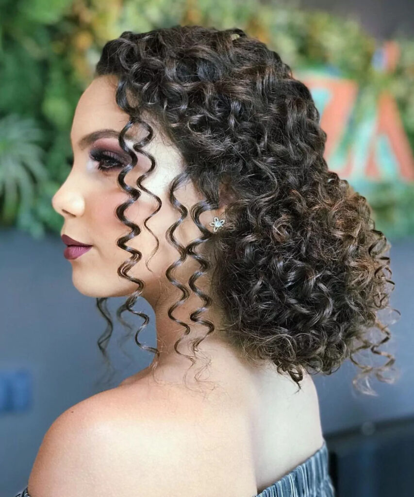 penteados cabelo ondulado para festas e eventos