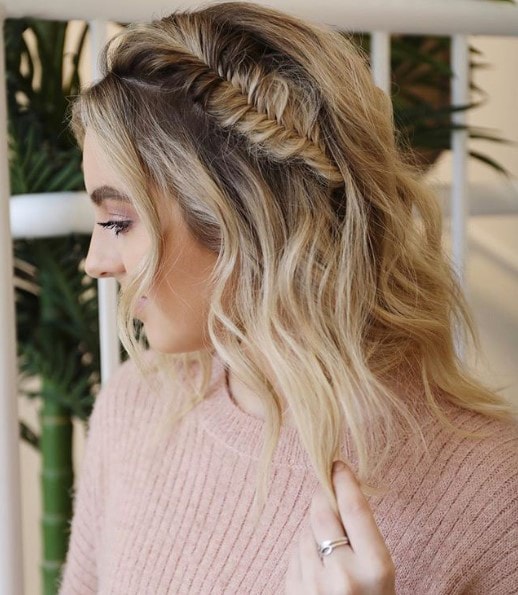 penteado semipreso com trança cabelo ondulado