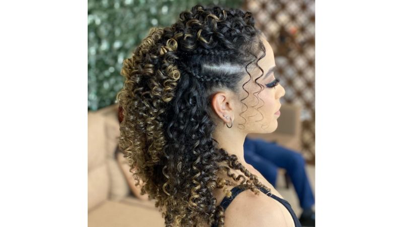 penteados cabelo solto com cachos nas pontas