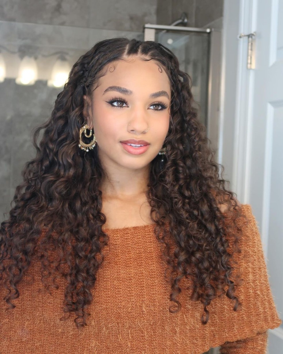 penteados cabelo solto com cachos nas pontas