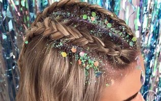 Maquiagem de Carnaval que Combina com Penteados Coloridos