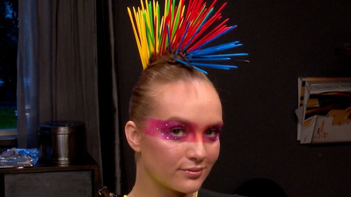 Penteados de Carnaval para Cabelos Cacheados: Volume e Estilo