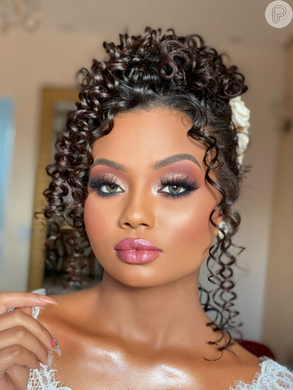 Acessórios Essenciais para Penteados em Cabelos Cacheados