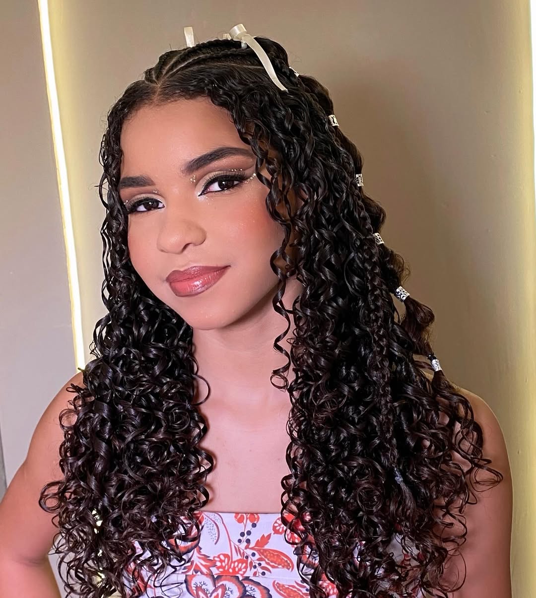 penteados em cabelo cacheado