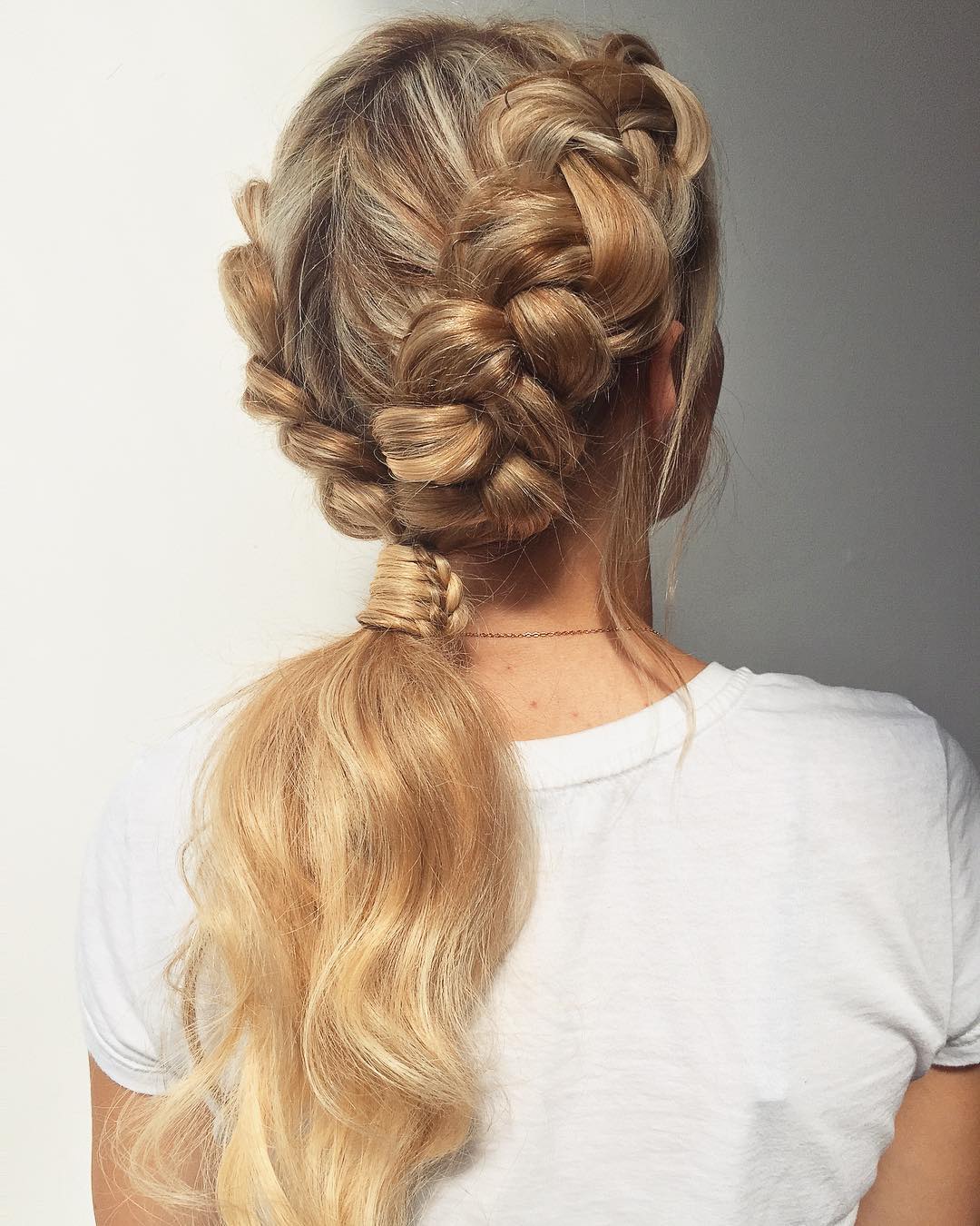 5 Ideias de Penteados para Arrasar em Qualquer Ocasião
5 Penteados Clássicos que Nunca Saem de Moda
Como Escolher o Penteado Perfeito para o Seu Tipo de Rosto
Tendências de Penteados para 2025: O Que Usar?
Guia Completo de Acessórios para Penteados