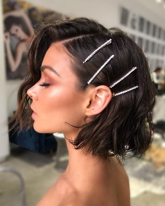 penteados para cabelo curto liso com franja