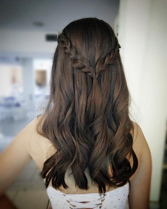 Penteados para Madrinhas com Cabelo Médio: Elegância e Praticidade