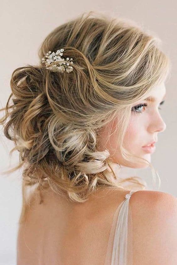 46 Penteados Simples para Casamento Cabelos Médios: Lindos e Fáceis