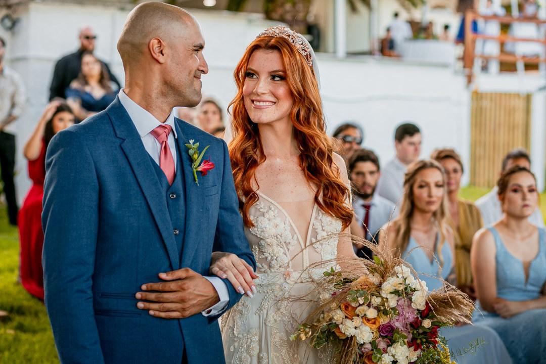 Penteados Soltos para Noivas: Dicas para Manter a Durabilidade em Casamentos ao Ar Livre