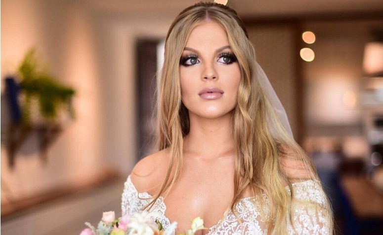 Acessórios Essenciais para Penteados Soltos de Noiva: Tiara, Véu e Coroa de Flores