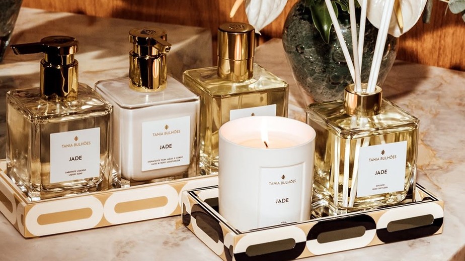 1. A História do Perfume No Ar da Avon: Uma Viagem Nostálgica
2. Perfumes Avon que Marcaram Época: O Legado do No Ar
3. Como Encontrar e Usar o Perfume No Ar da Avon Hoje
4. Análise da Fragrância Floral Fresca do Perfume No Ar
5. Perfumes Similares ao No Ar da Avon: Opções Atuais