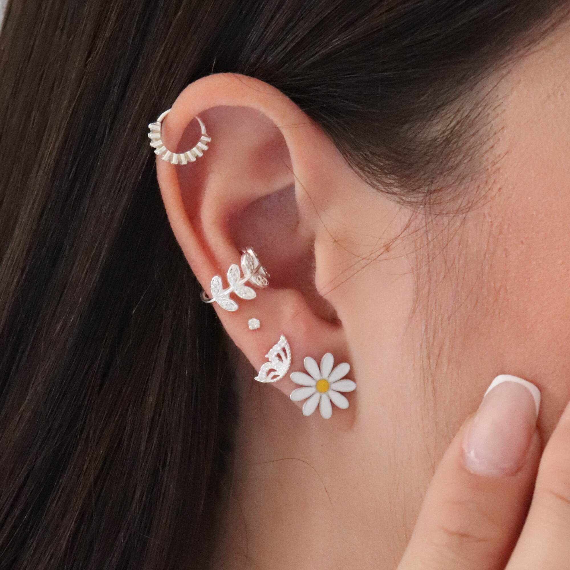 piercing helix com ponto de luz