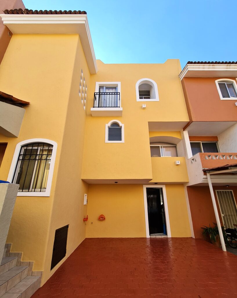 Pintura externa: Quanto custa e como economizar em 2025?