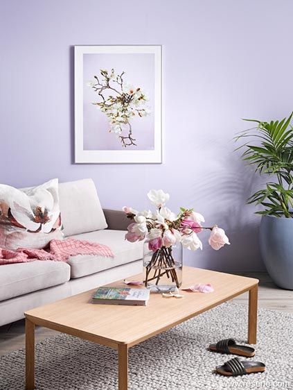 Azul Puro e Curry Dourado: As Cores do Ano Coral para Inspirar Sua Sala