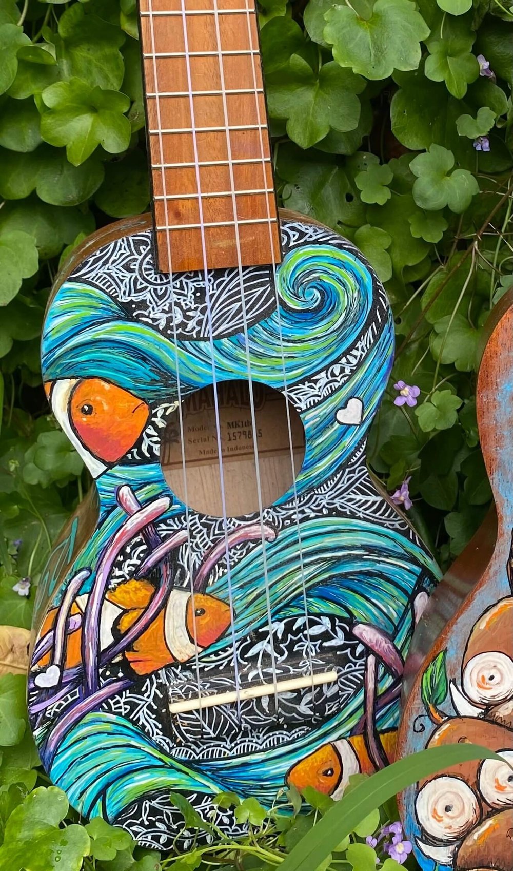 Técnicas de Pintura Criativas para Ukulele: Efeitos Galáxia e Mais