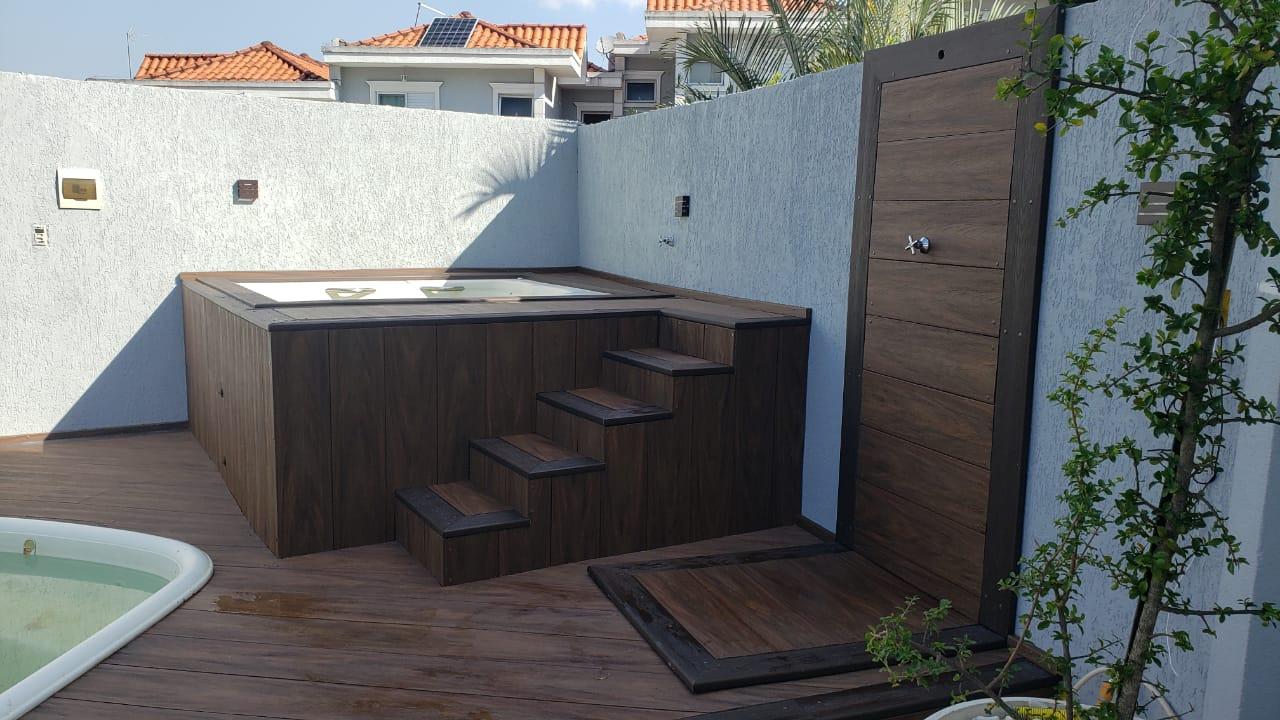 Soluções de deck para piscinas acima do solo