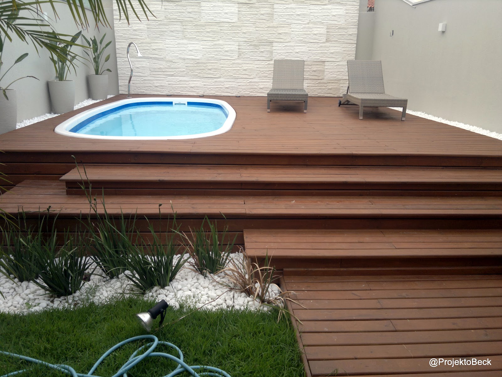 Vantagens piscina com deck elevado