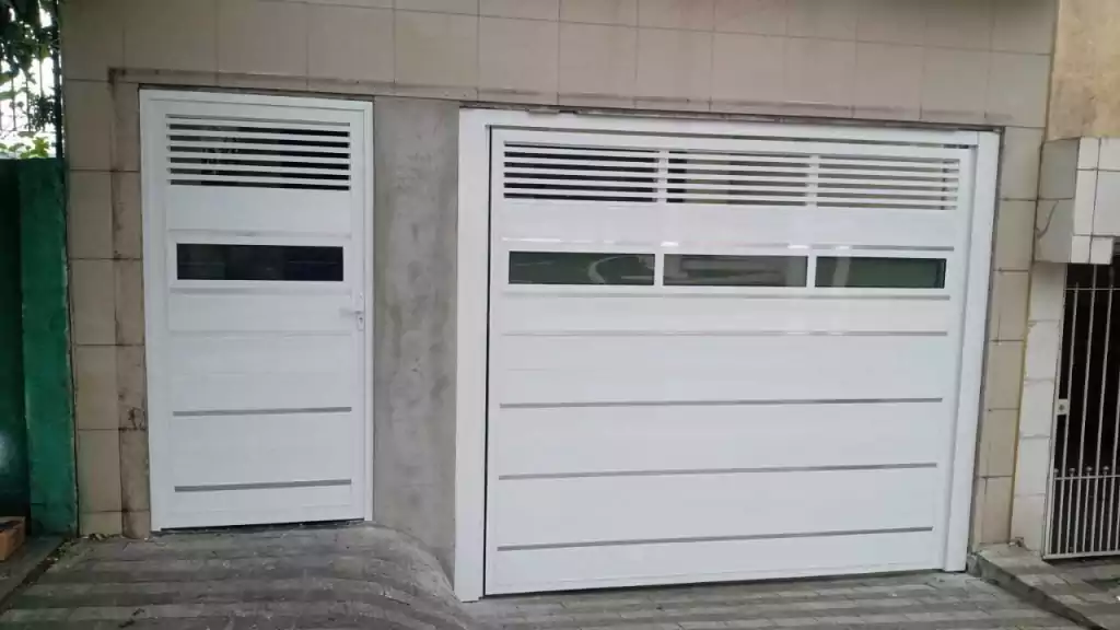Portão de alumínio branco social