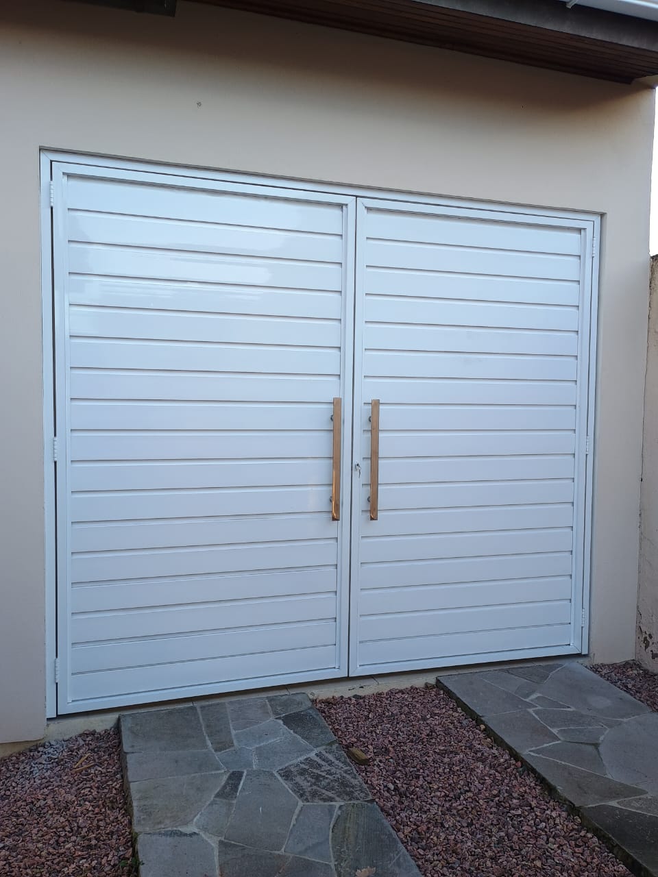 portão de alumínio para garagem preto