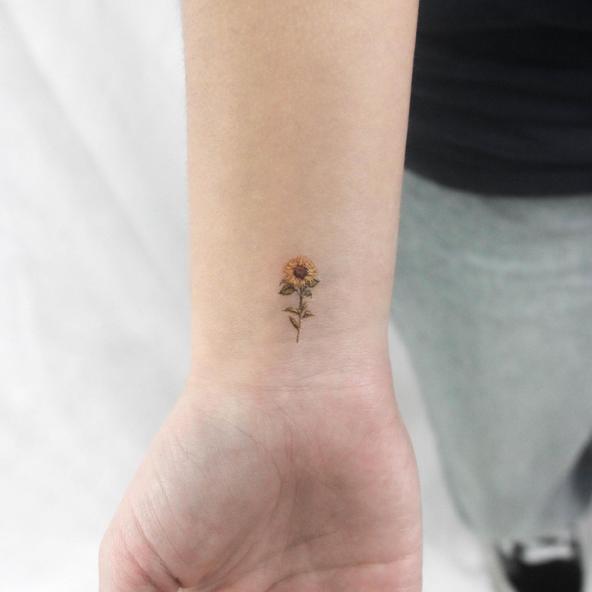 tatuagem girassol pequena colorida ou preta qual escolher