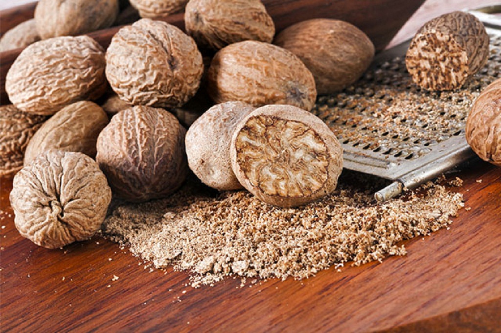 quais os benefícios da noz moscada