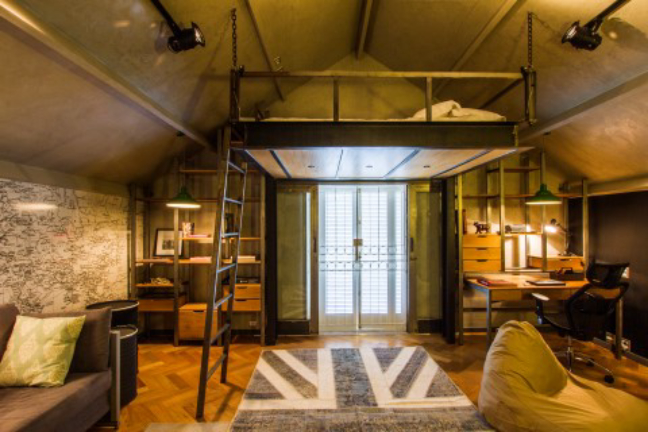 cama suspensa de metal
