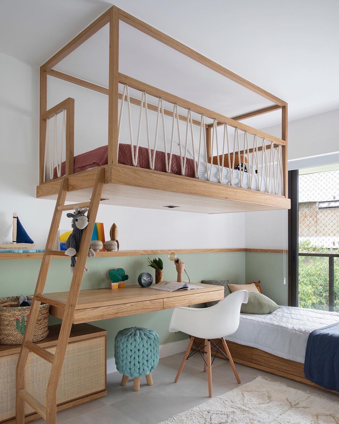 cama suspensa com iluminação integrada