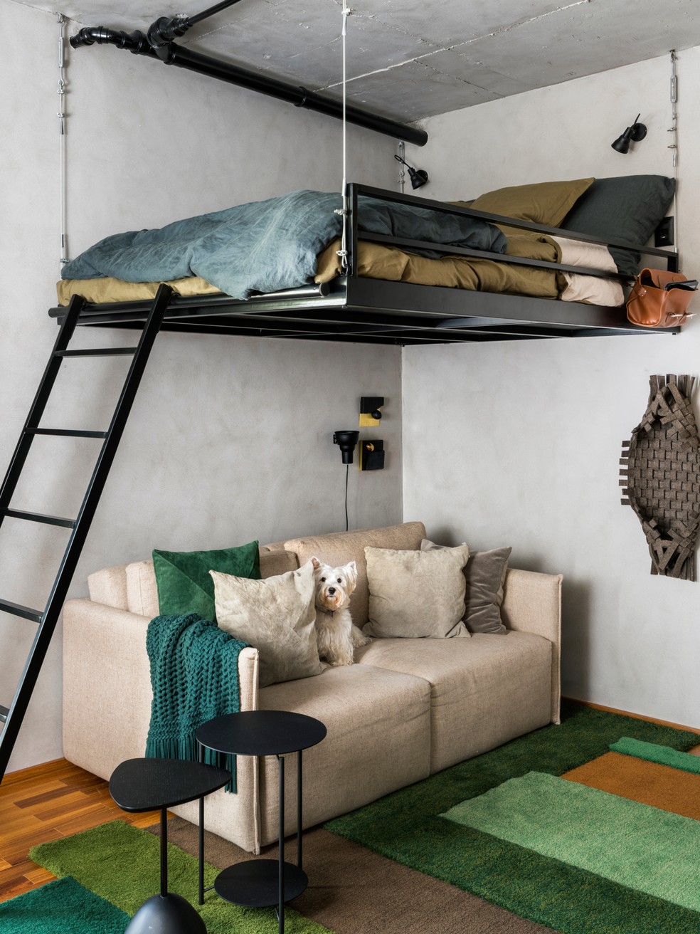 cama suspensa com escrivaninha