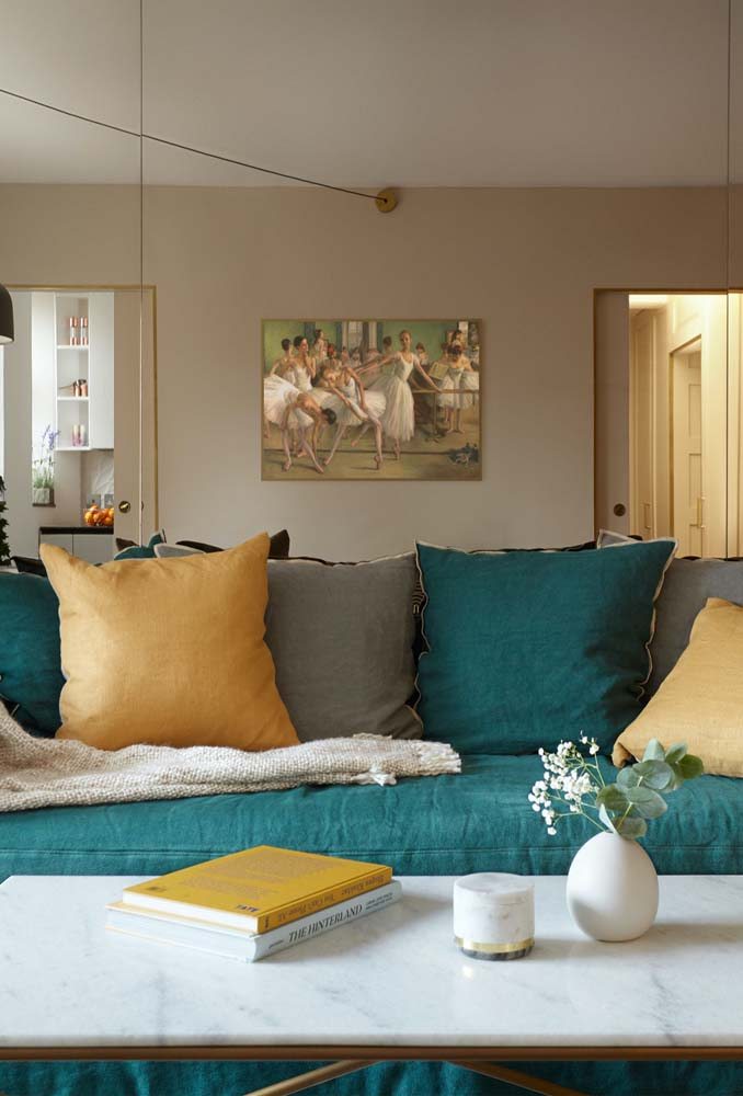 Guia completo de cores vibrantes para looks ousados