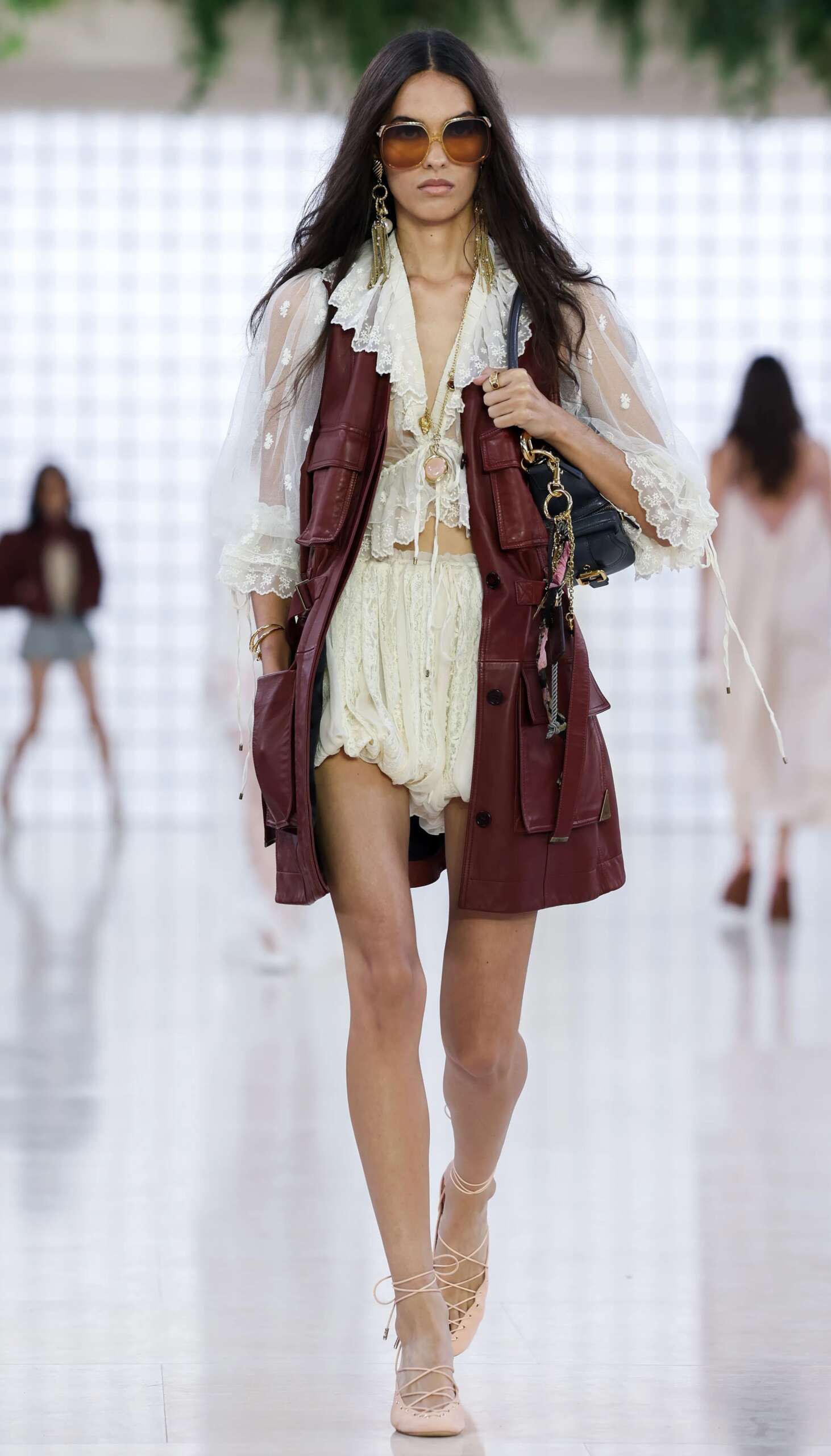 investindo em peças chave: quiet luxury ou boho chic?