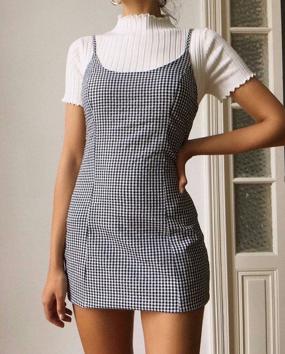 Como recriar looks dos anos 90 com peças atuais