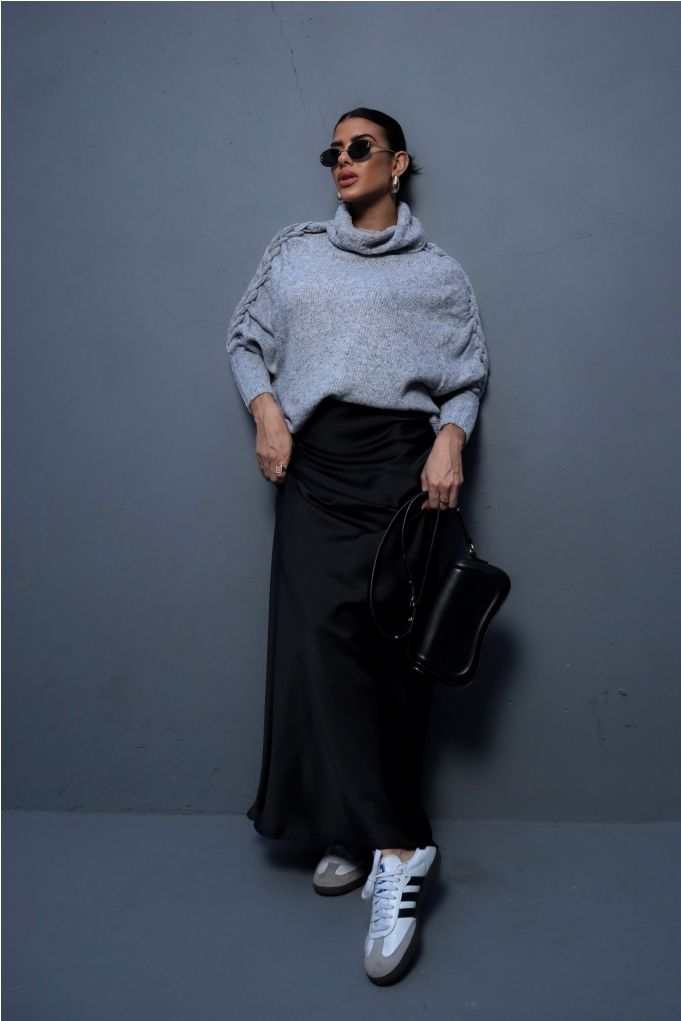 saia acetinada oversized sweater