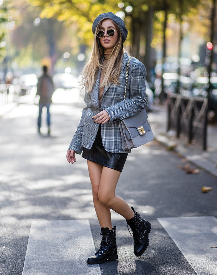 looks com saia e bota para trabalhar