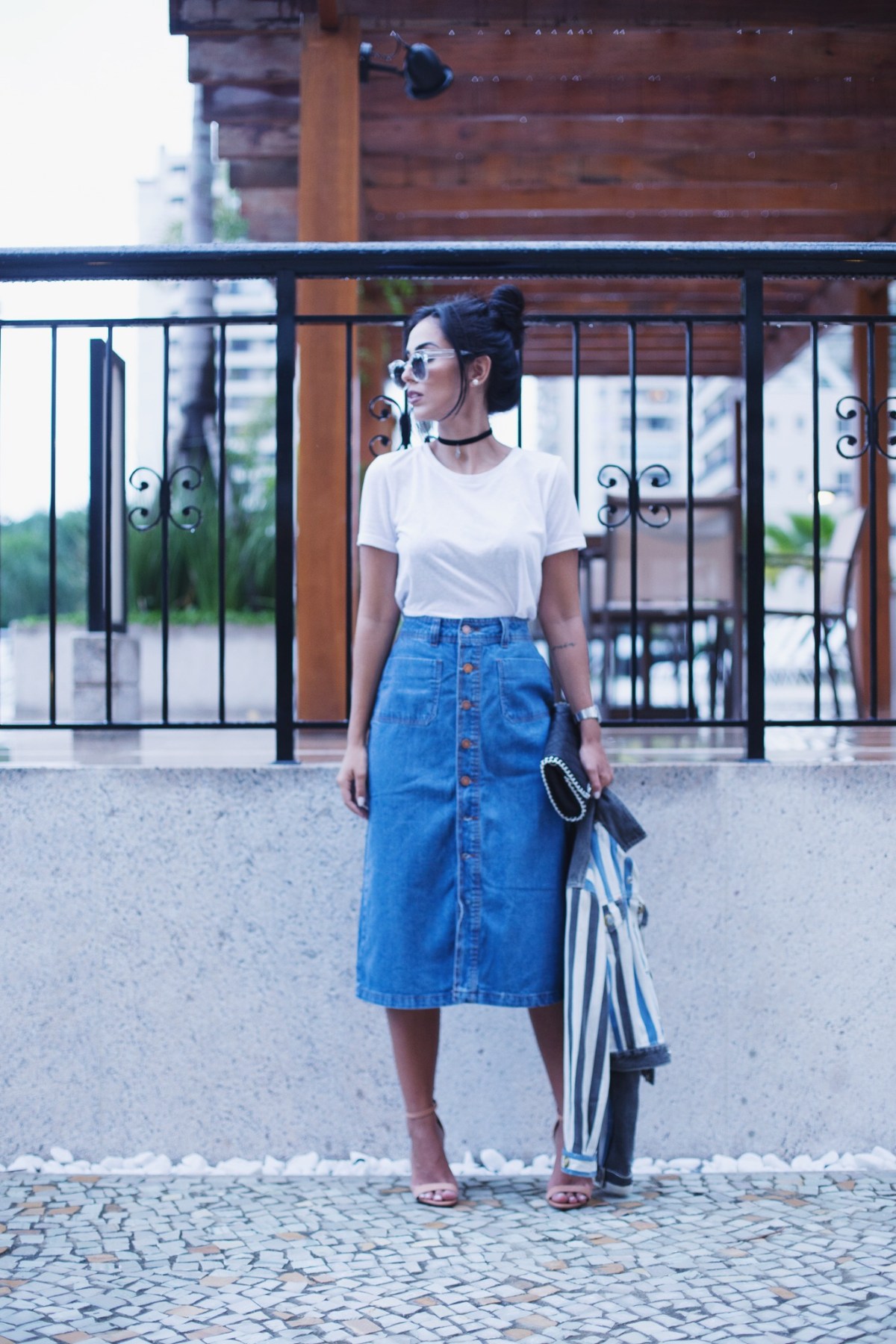 saia midi jeans looks casuais