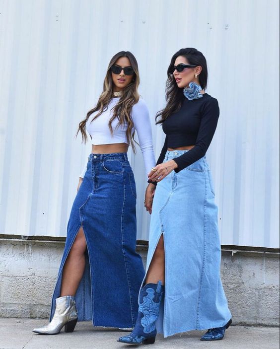 saia midi jeans com tênis