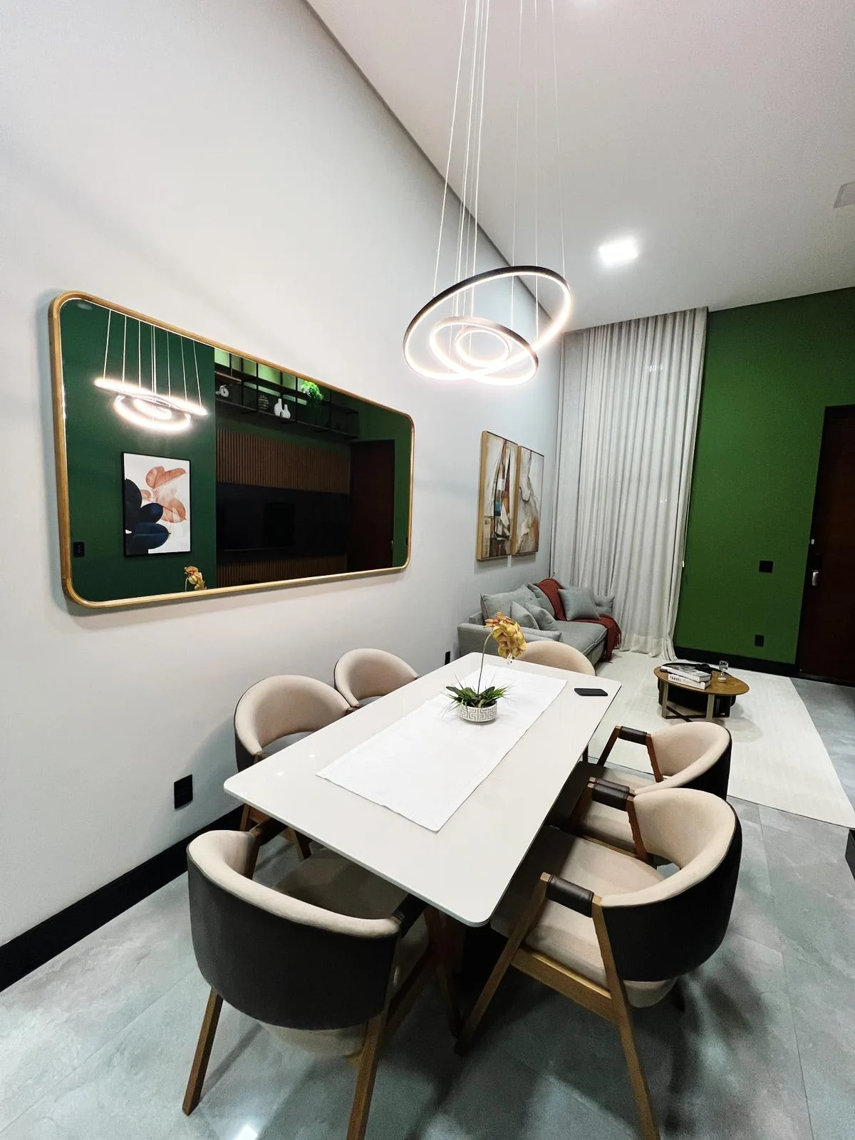 sala de jantar moderna com vidro