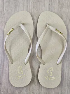 sandália Colcci com logo