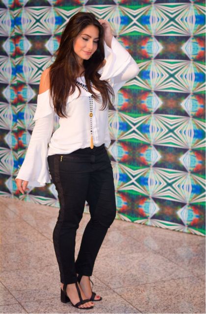 sandália salto grosso dourada looks