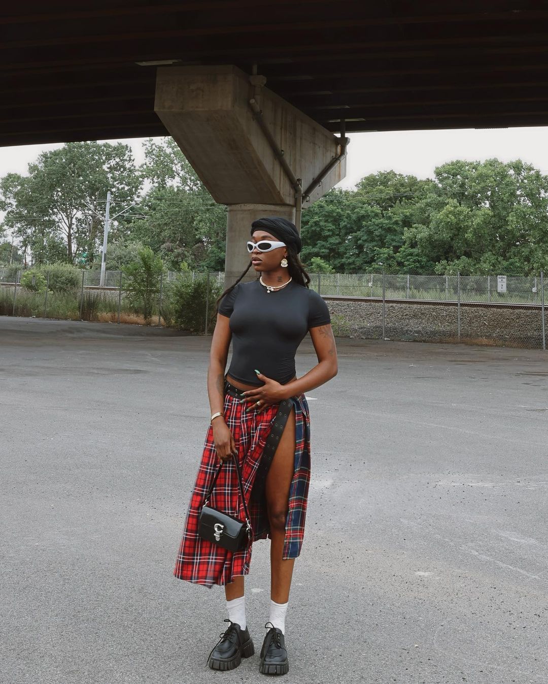 estilos de looks com sapatilhas infantis