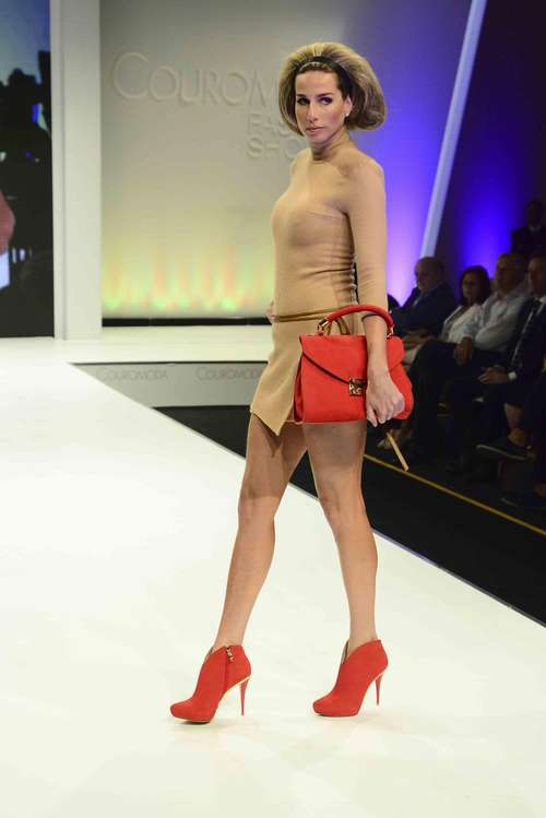 sandália Jorge Bischoff look elegante