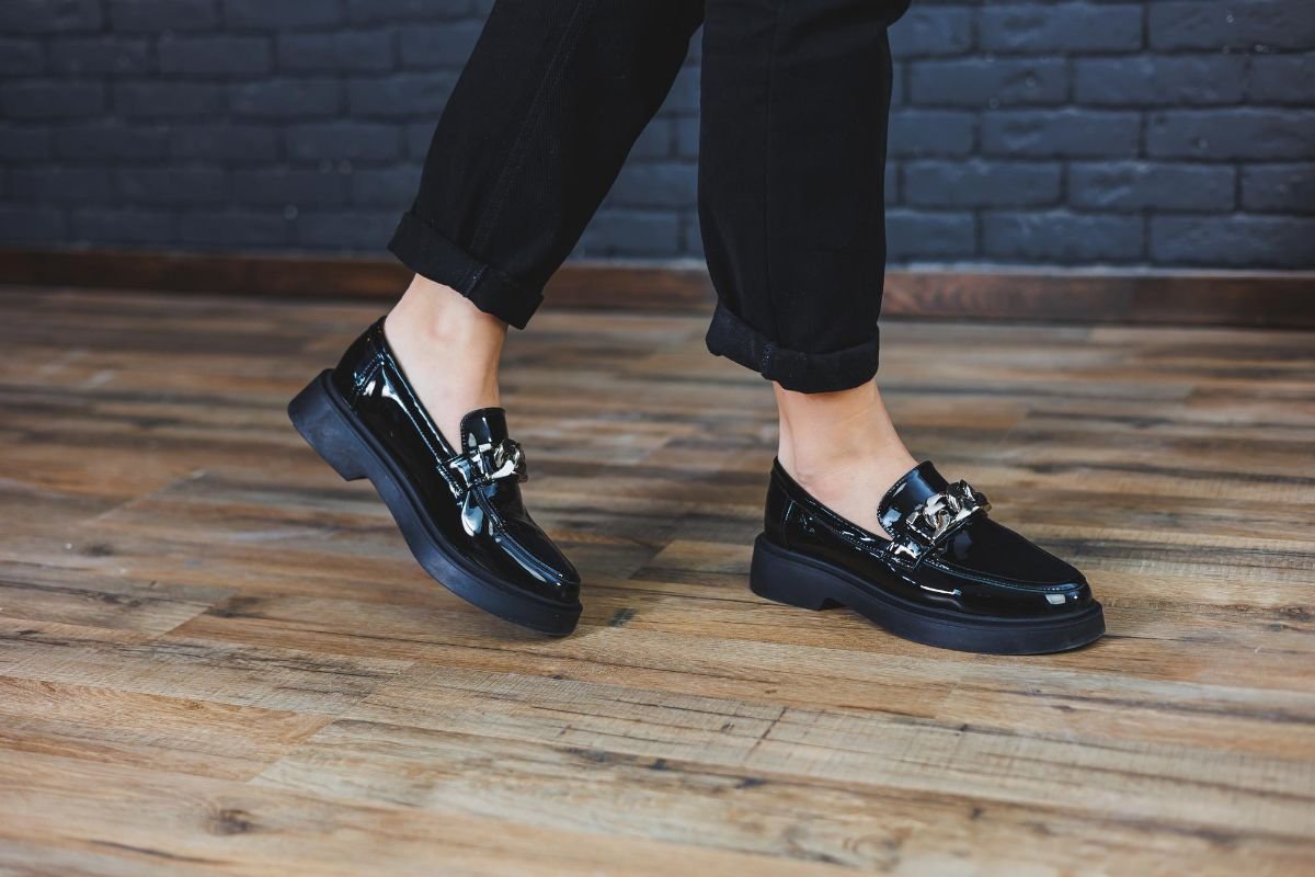 1. Como Escolher o Sapato Social Ideal para Trabalhar o Dia Todo em Pé
2. Scarpin Confortável: 5 Modelos que Unem Elegância e Bem-Estar
3. Guia Completo de Sapatos de Salto Bloco para o Dia a Dia
4. Loafers e Mocassins: Opções Formais sem Sacrifício do Conforto
5. Cuidados com os Pés: Como Identificar um Sapato Realmente Confortável