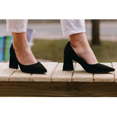 Guia completo de cores: por que preto e nude são coringas no guarda-roupa