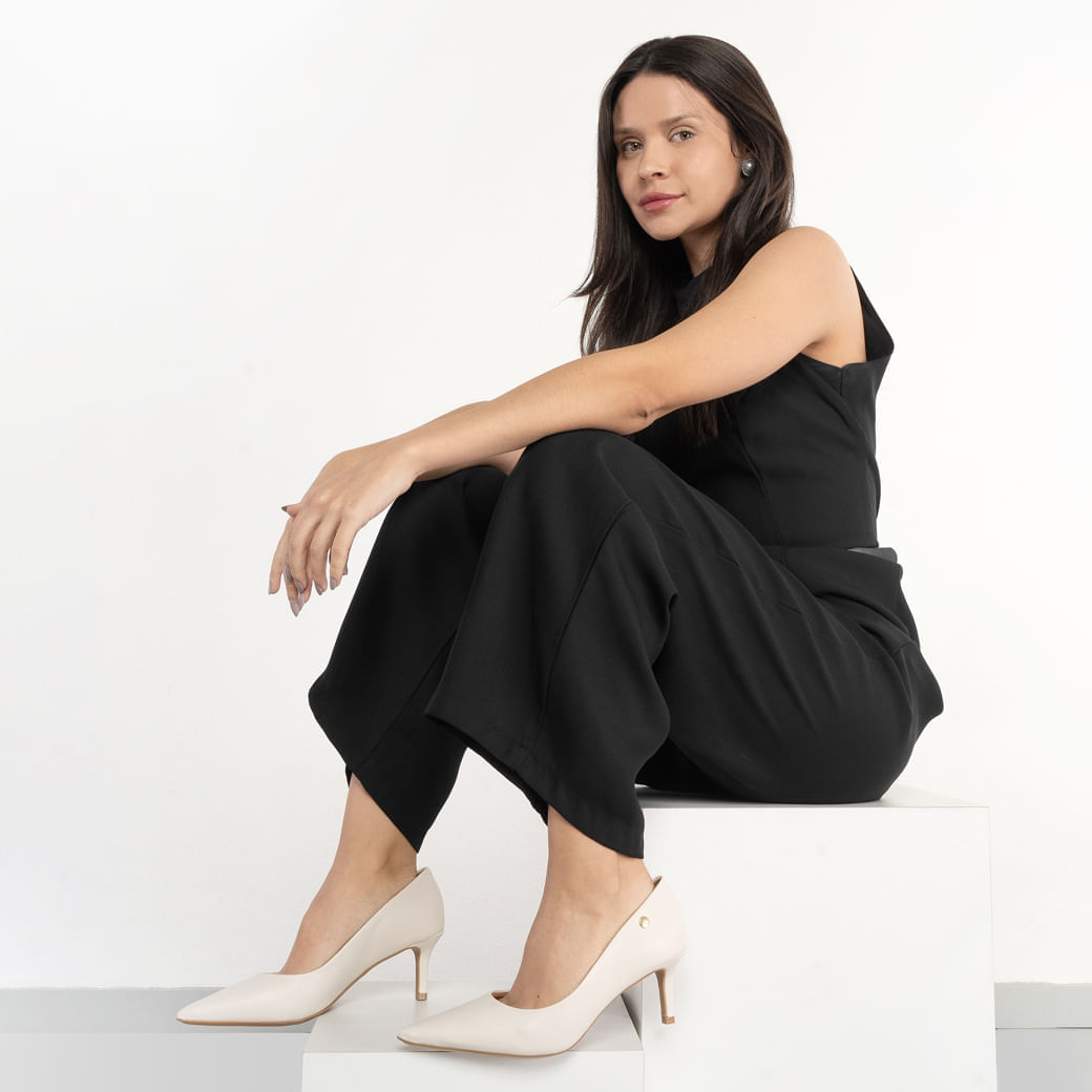 scarpin branco vizzano com detalhe dourado