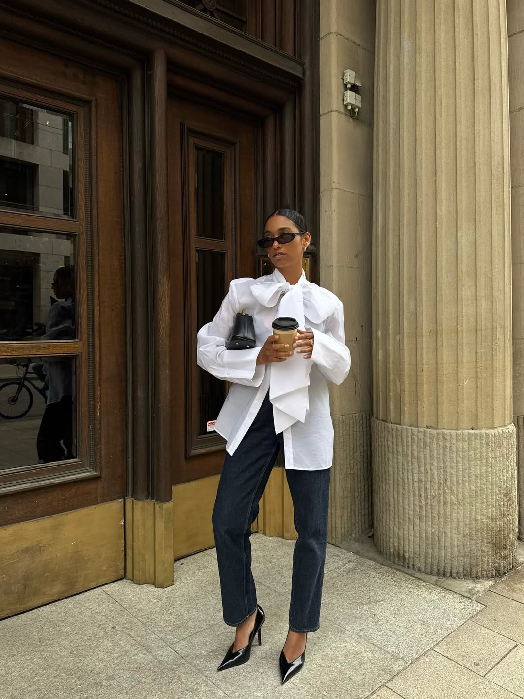 looks com scarpin branco vizzano