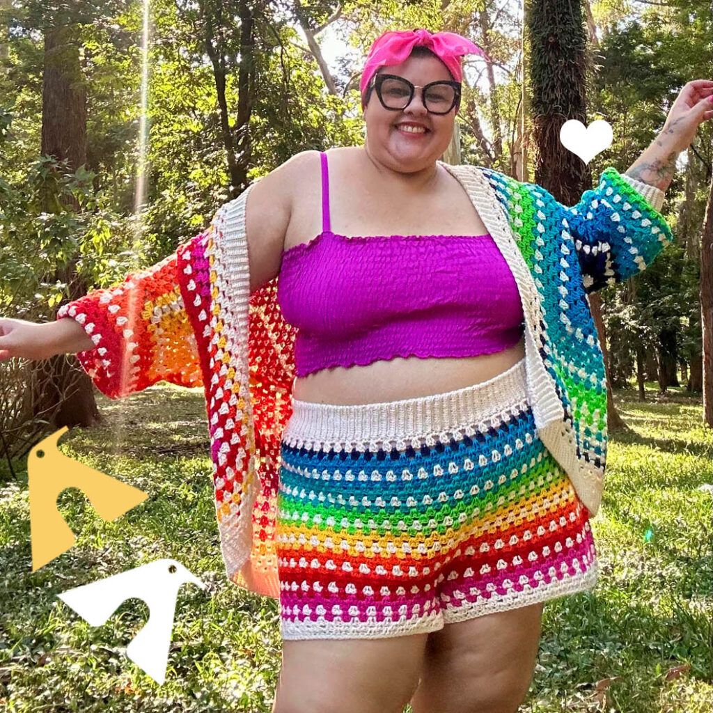Shorts de crochê com detalhes de pedraria/miçangas