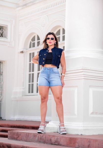 short jeans cintura alta com cinto